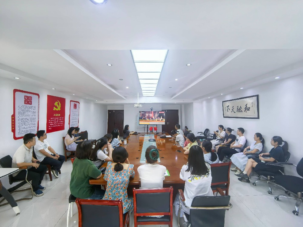 铭记历史 致敬荣光